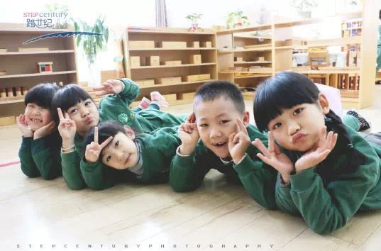 微電(diàn)影大賽專家評審緊張有(yǒu)序進行 相信公(gōng)正的力量